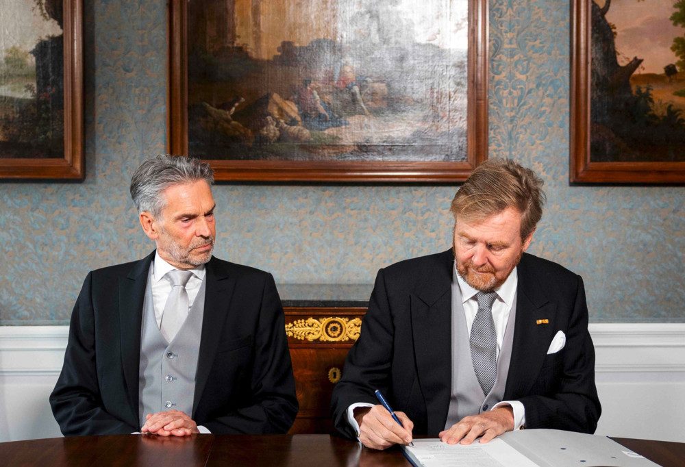 Niederlande / Rechtsgerichtete Regierung mit Ex-Geheimdienstchef an der Spitze vereidigt