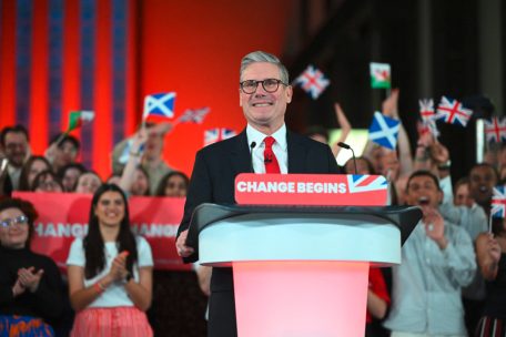 Großbritannien / Bilanz der Wahlnacht: Wie geht es nach dem Erdrutschsieg der britischen Labour-Party weiter?