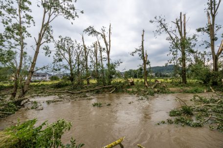 Tornado in Bissen? / Verbogene Sitzbank, umgeworfene Zwei-Tonnen-Lüftung: Experten finden neue Hinweise