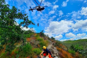 Hoscheid / Mann wird mit einer Seilwinde von Wanderweg gerettet