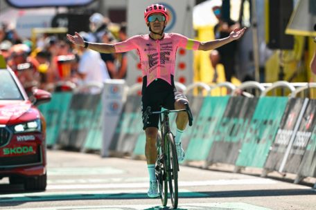 Tour de France / Carapaz gewinnt wilde Etappe: Pogacar gewinnt Schlagabtausch auf 17. Etappe – Jungels lange in Fluchtgruppe