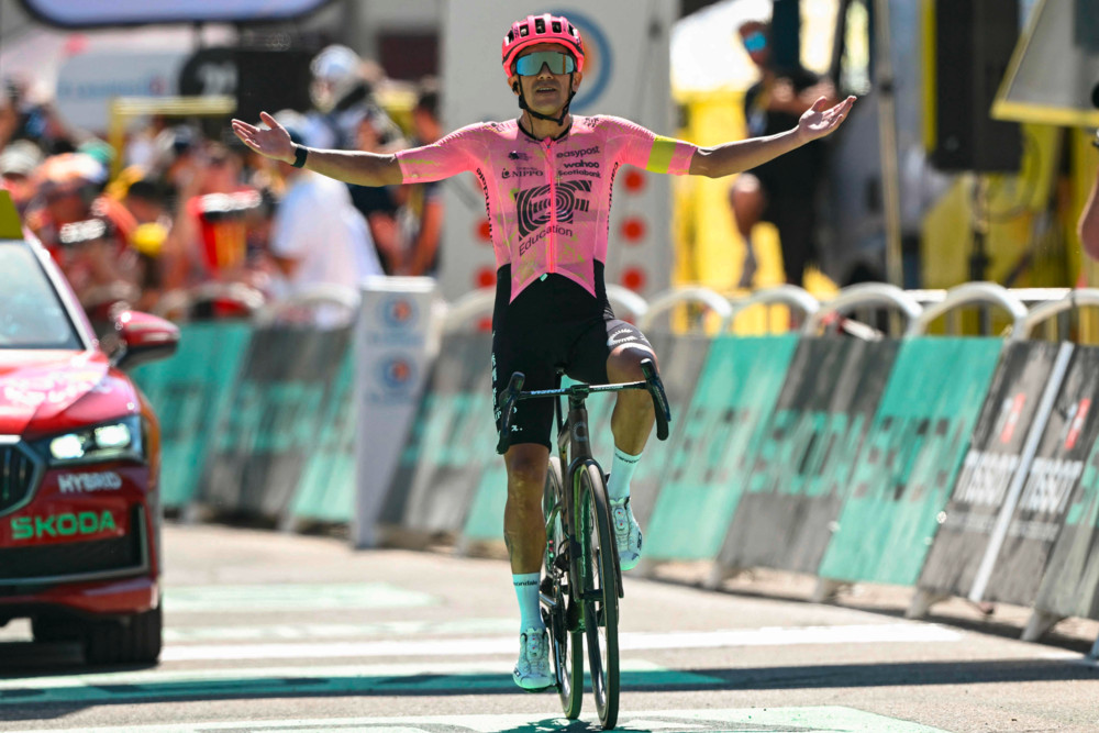 Tour de France / Carapaz gewinnt wilde Etappe: Pogacar gewinnt Schlagabtausch auf 17. Etappe – Jungels lange in Fluchtgruppe