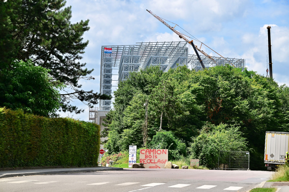 Kronospan Sanem / Baubeginn einer Lagerhalle ohne Genehmigung, Gemeinde verhängt Baustopp