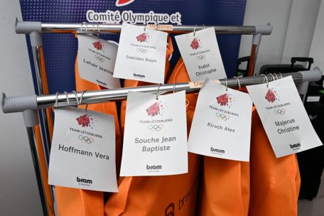 Sportler und Betreuer erhalten ein maßgefertigtes Outfit, das sie bei der Eröffnungsfeier tragen werden