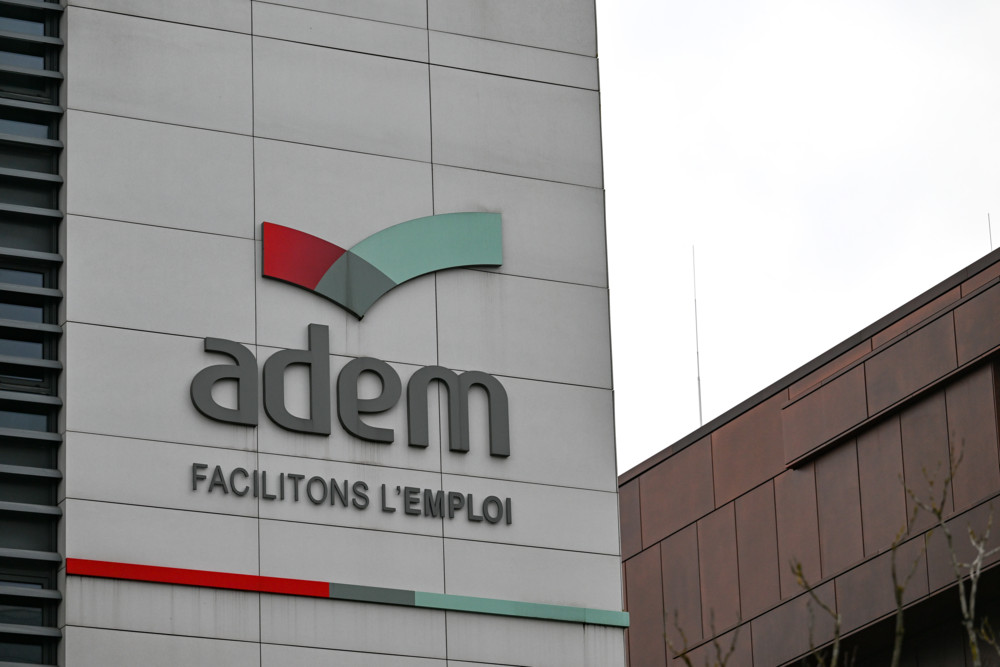 Beschäftigung / Trotz fehlenden Schwungs geht die Zahl der Menschen auf Jobsuche leicht zurück