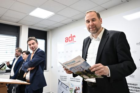 Forum / Der Hetzer will ein Gehetzter sein: Wie zwei rechtsextreme Parlamentarier die Sprache zerstören
