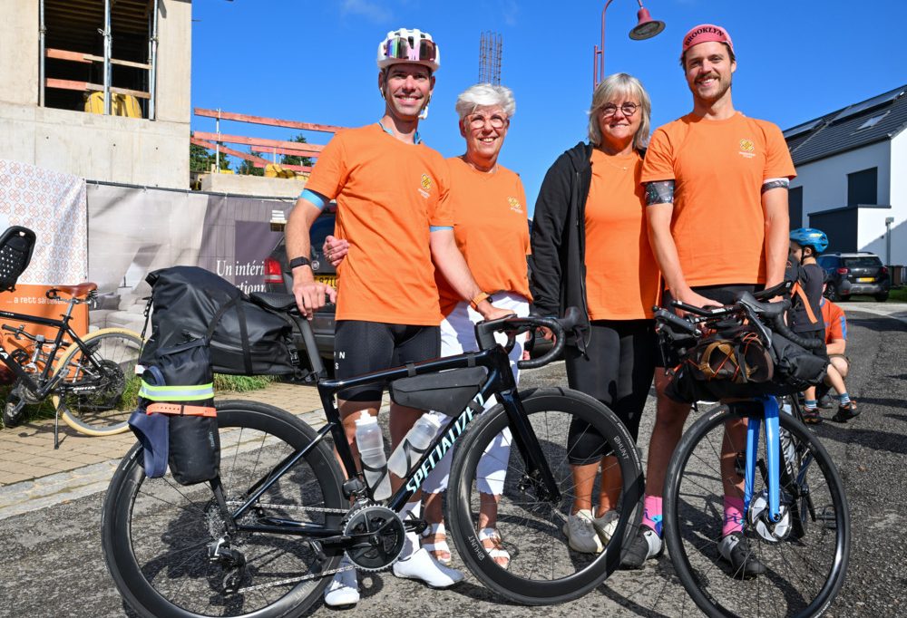 Fotogalerie / Die „Suedelbridder“ sammeln Spenden für den guten Zweck