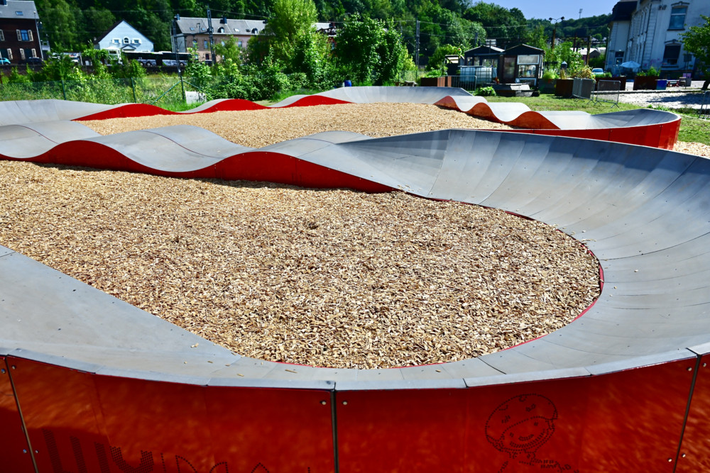 Esch / Pumptrack steht jetzt im Schlassgoart