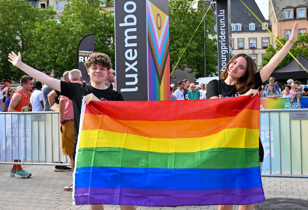 Nach nur einem halben Tag / Petition für LGBTQ-Themen an den Schulen erreicht nötige Unterschriften in Rekordzeit