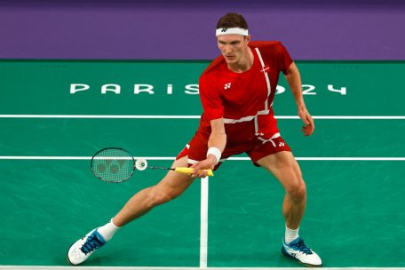 In Paris / Badminton: Däne Viktor Axelsen ist erneut Olympiasieger
