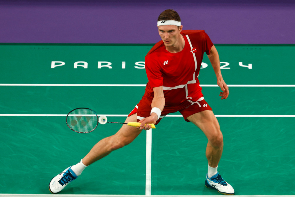 In Paris / Badminton: Däne Viktor Axelsen ist erneut Olympiasieger