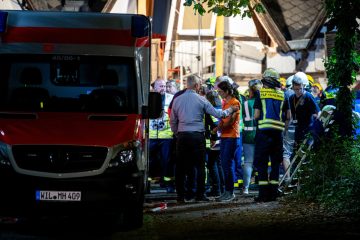 Rheinland-Pfalz / Einsatzkräfte retten alle Überlebenden aus Hotel-Trümmern in Kröv 