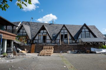 Rheinland-Pfalz / Nach Hoteleinsturz beginnt Abriss – Toter noch in Trümmern