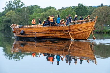 Das antike Römerschiff „Bissula“ auf der Reise von Trier aus auf der Mosel nach Cannes