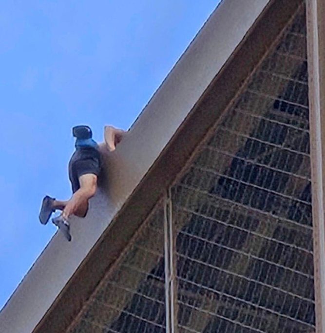 Paris / Kletterer am Eiffelturm vor Olympia-Abschluss festgenommen