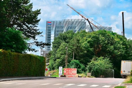 Bericht / „Illegale Aktivitäten“? Sanems Bürgermeisterin äußert sich zu Kronospan-Vorwürfen