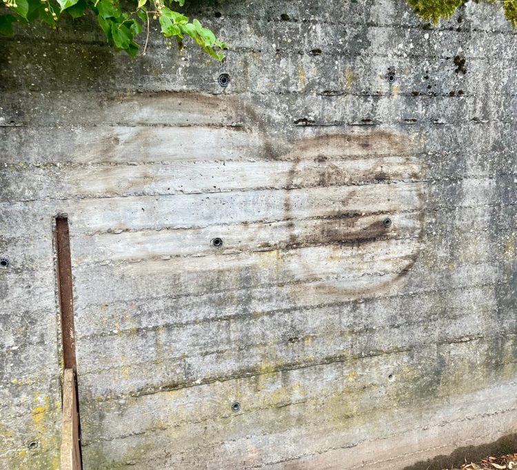 Schengen  / Ein Hakenkreuz sorgt für Empörung: Moselgemeinde hat ein Problem mit Schmierfinken