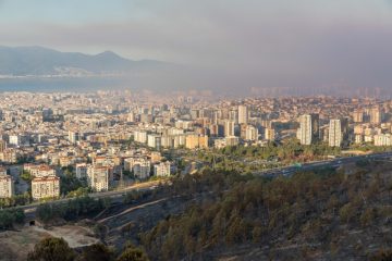 Katastrophen / Feuerwehr kämpft in der Türkei gegen zahlreiche Waldbrände
