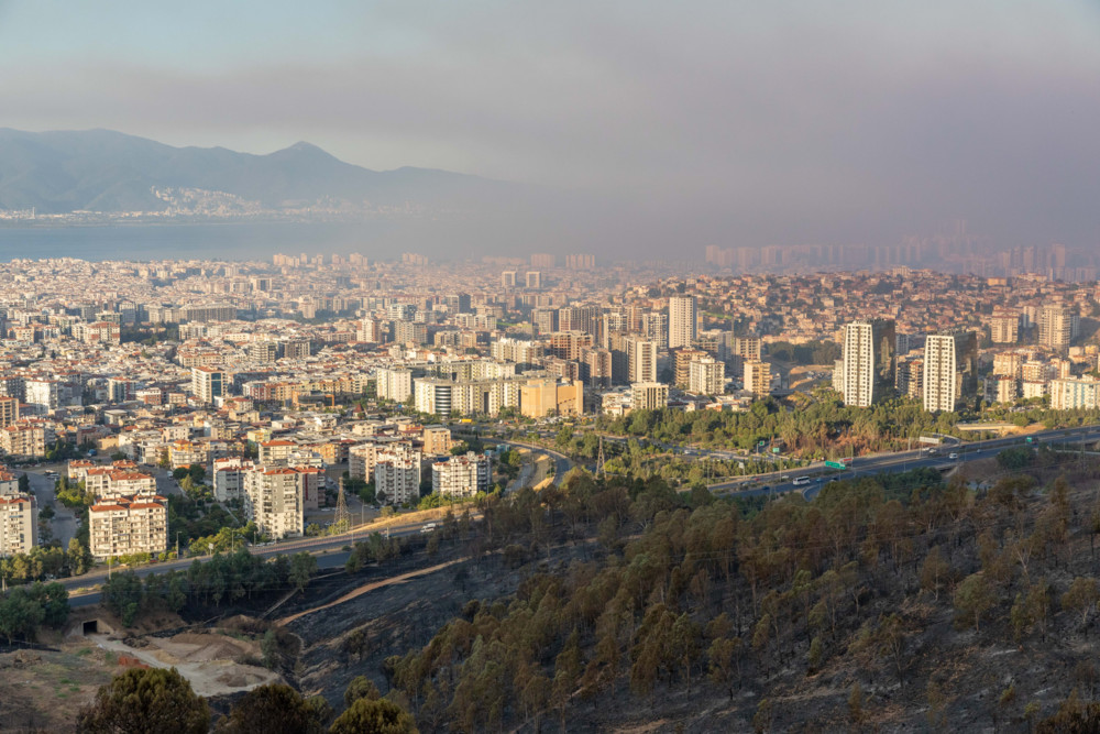 Katastrophen / Feuerwehr kämpft in der Türkei gegen zahlreiche Waldbrände