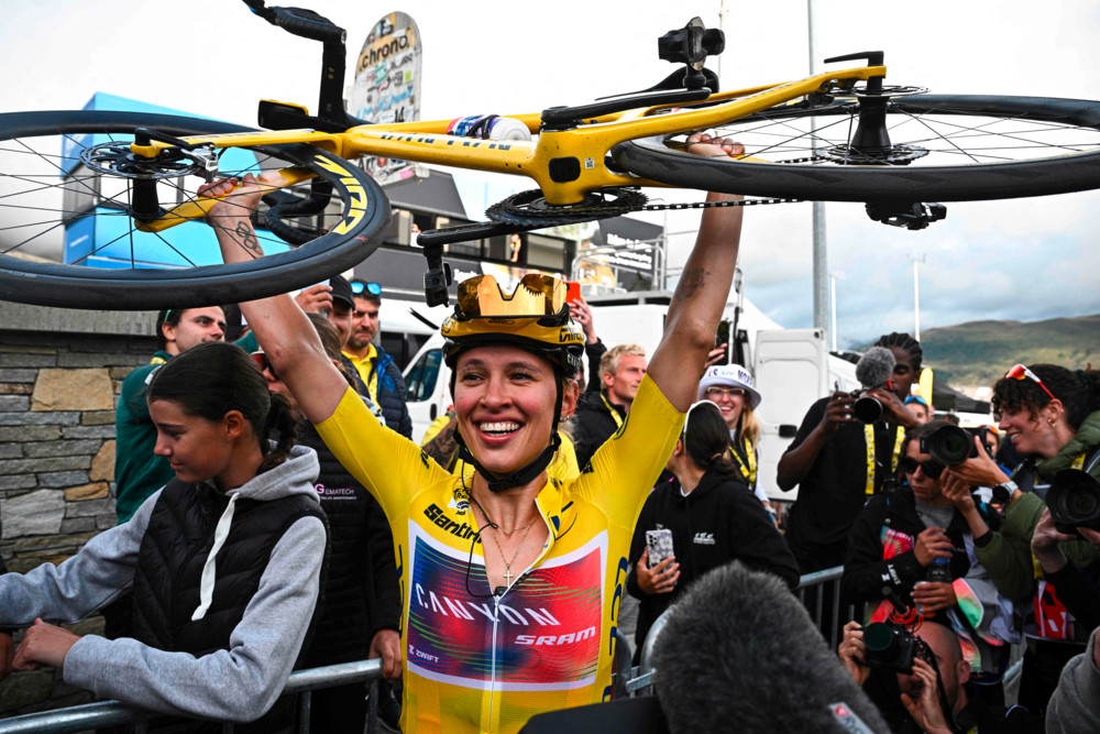 Radsport / Sekundenkrimi auf der Alpe d’Huez: Katarzyna Niewiadoma gewinnt Tour de France Femmes 
