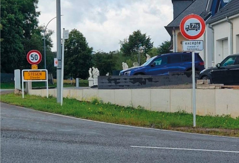 Kritik am Schilderwald / Verbotsschilder in Stegen nicht früh genug erkennbar