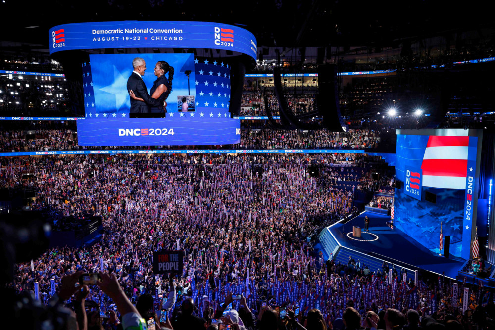 USA / „Yes, she can!“: Obamas befeuern bei Parteitag die Euphorie für Harris