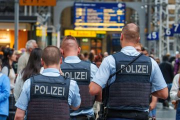Deutschland / Verdächtiger schweigt nach Kopfschüssen im Bahnhof Frankfurt