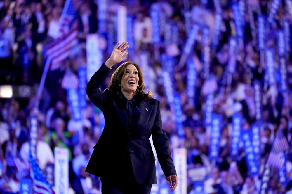 USA / „Präsidentin aller Amerikaner“: Harris tritt bei Parteitag als Versöhnerin auf