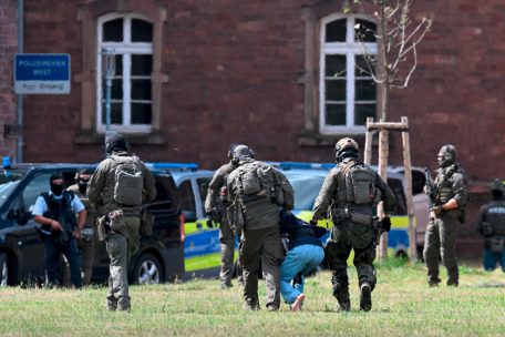 Deutschland / Tödlicher Anschlag in Solingen: Terrorverdacht