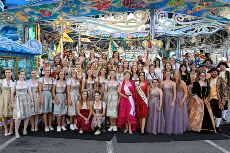 Schobermesse / Mit Krone über die „Fouer“: Am Donnerstag fand der Königinnen-Tag statt