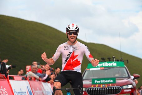 Vuelta / Woods siegt, Roglic holt auf, Ries steigt aus