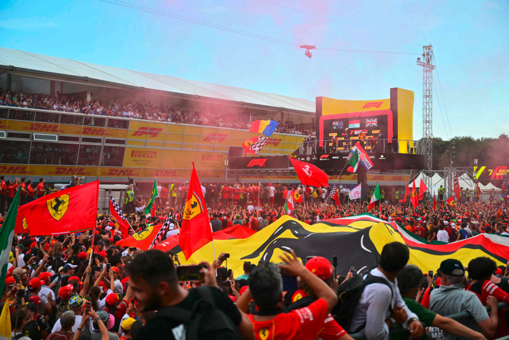 Formel 1 / „Mamma mia“: Ferrari-Star Leclerc düpiert alle in Monza