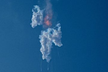 Raumfahrt / SpaceX-Rakete riss bei Explosion Loch in obere Atmosphäre