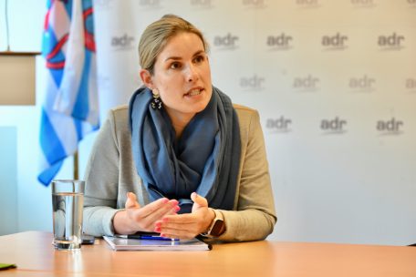 Wahlen in Ostdeutschland / ADR-Parteipräsidentin Alexandra Schoos: „Es dürfen keine Brandmauern errichtet werden“