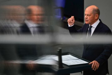 Deutschland / Scholz und Merz geraten in Bundestag heftig aneinander – Streit um Asylpolitik
