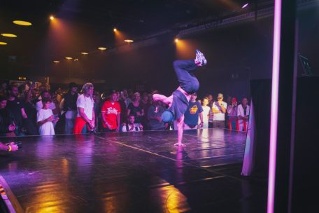 Fait part de la culture hip-hop: le breakdance