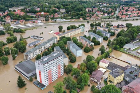 Nach dem Bruch eines Staudamms im Schneegebirge an Polens Grenze zu Tschechien hat sich die Situation in der niederschlesische Kleinstadt Klodzko  im Südwesten Polens weiter verschärft