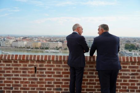 „Unterschiedliche Sichtweisen“, aber keine laute Kritik: Luc Frieden und Viktor Orban am vergangenen Donnerstag in Budapest