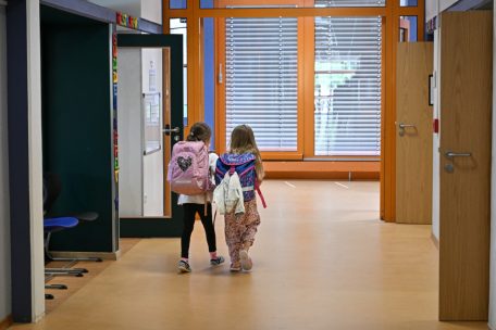 Kinderbetreuung / Interview mit Sozialexpertin Petra Böwen: „Aus armen Kindern werden arme Erwachsene“