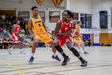 Basketball / Bartringer Lehrstunde bei Mondorf-Premiere