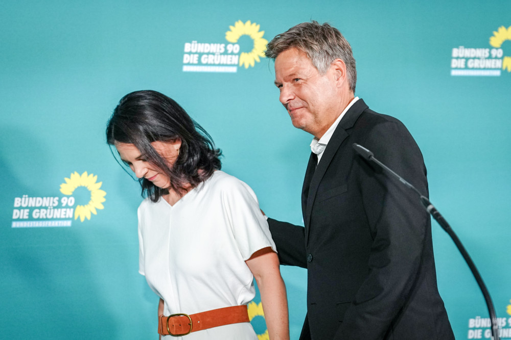 Deutschland / Nach Abgang der Grünen-Spitze: Union will jetzt Rücktritt von Baerbock und Habeck