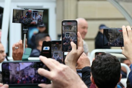 Papstbesuch in Luxemburg / So war der Tag: Wetterkapriolen, Demonstration und ein Babywunsch 