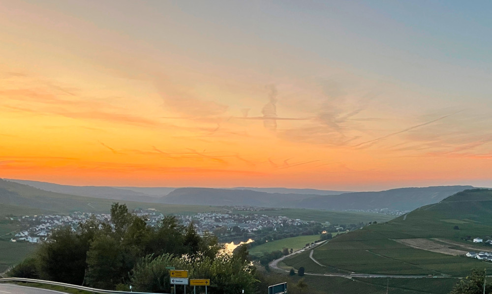 Wetterexperte Philippe Ernzer / Blau, rot, orange – Deshalb kommt es zu den unterschiedlichen Farben des Himmels