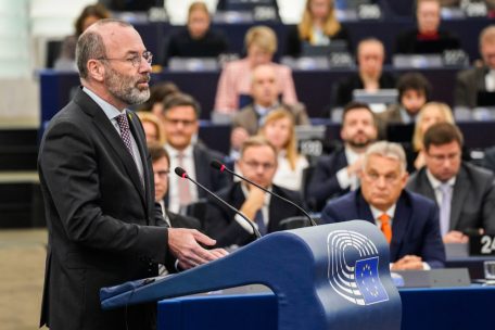 EU-Parlament / Kokettieren mit dem rechten Rand: EVP-Chef reißt zunehmend die Brandmauer ein