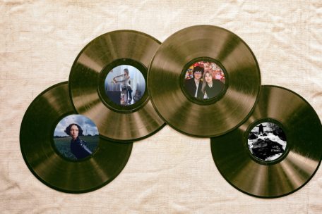 Musiktipps / Neue Musik von David Gilmour, C’est Karma, Chinese American Bear und Kelly Lee Owend im Hörtest