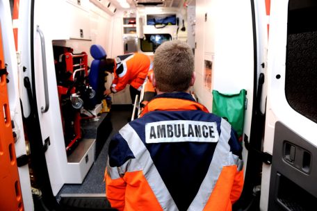 Fahrerflucht in Zolver / Fußgänger schwer verletzt: Polizei findet Unfallfahrer und beschlagnahmt Fahrzeug