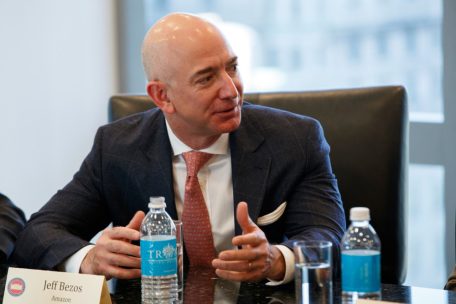USA / Bezos verteidigt Verzicht auf Wahlempfehlung seiner Zeitung