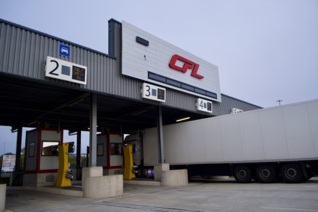 Der Eingang zum Terminal ist größtenteils digitalisiert