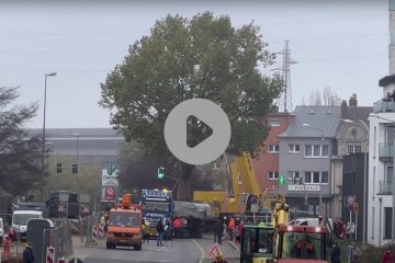 Video / Hier fährt der 110-Tonnen-Baum über den Escher boulevard Grande-Duchesse Charlotte