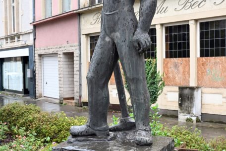 Eine weitere Station der Stadtführung: Der „Schmelzaarbechter“ steht heute noch für viele Biografien der Einwohner